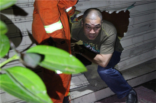 电动卷帘门罢工